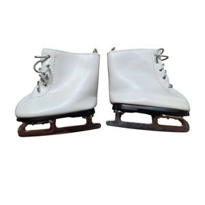 American Girl DOLL Ice Skating SET WHITE SKATES SILVER LACES ONLY 2012(?)